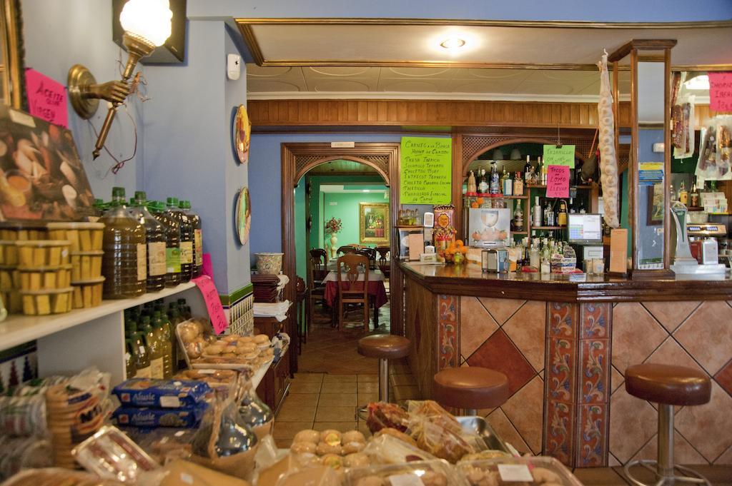 Hostal Restaurante Reina El Tejar Exterior photo