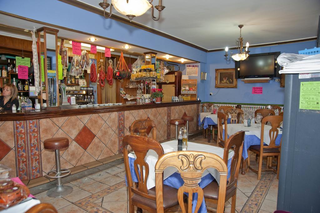 Hostal Restaurante Reina El Tejar Exterior photo