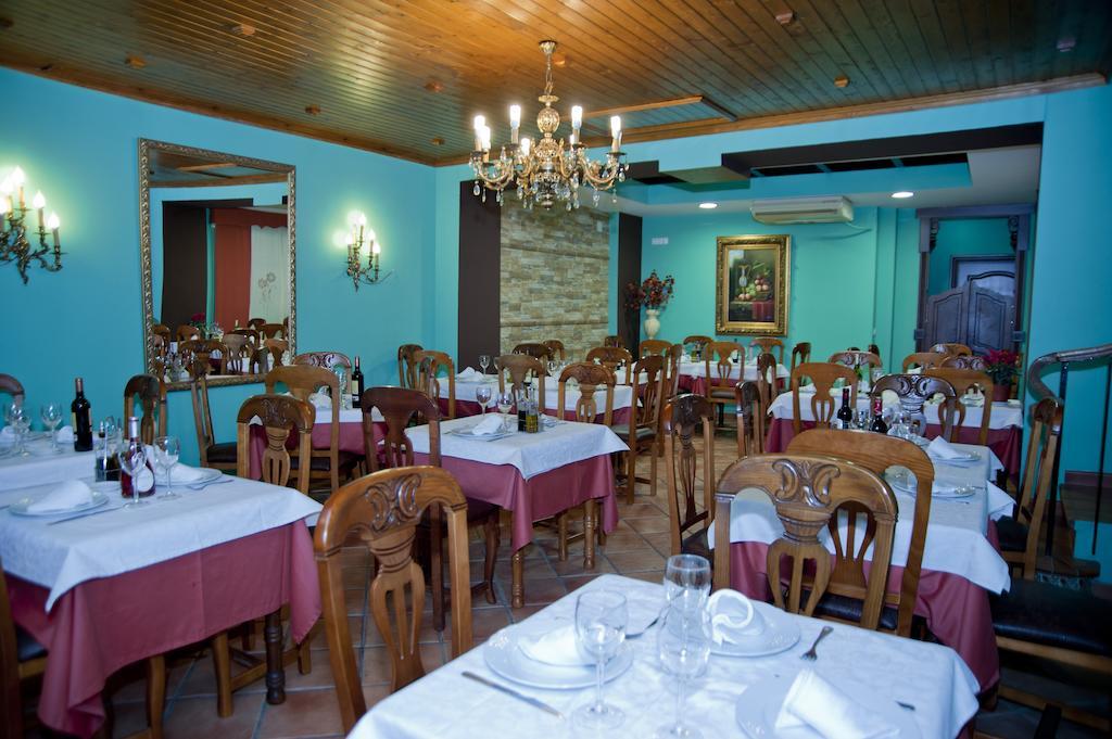 Hostal Restaurante Reina El Tejar Exterior photo